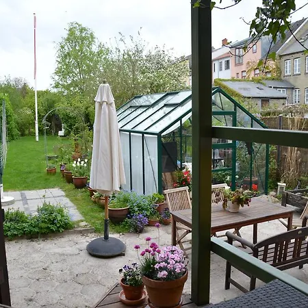 Nocleg ze śniadaniem House With Terrace, Garden And Free Parking 3*